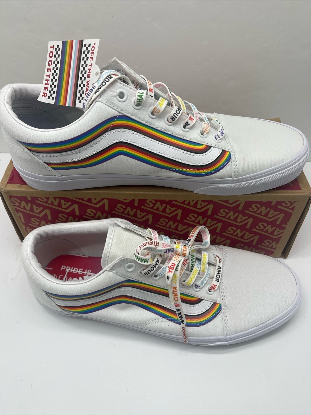 Vans Men’s 12 Old Skool (Pride) White/True White
VN0A5KRFB5U Sneakers - Picture 2 of 16
